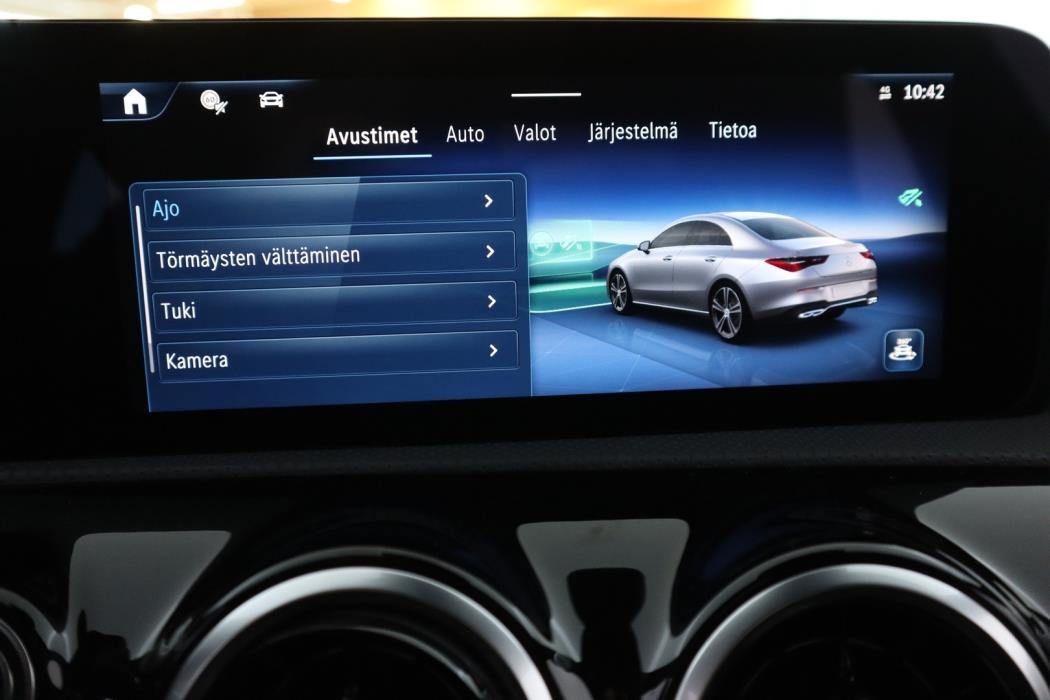 MERCEDES-BENZ CLA 2025