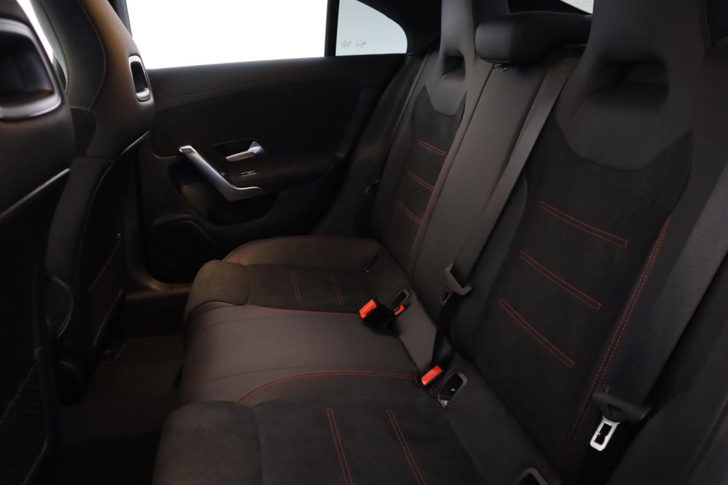 MERCEDES-BENZ CLA 2025