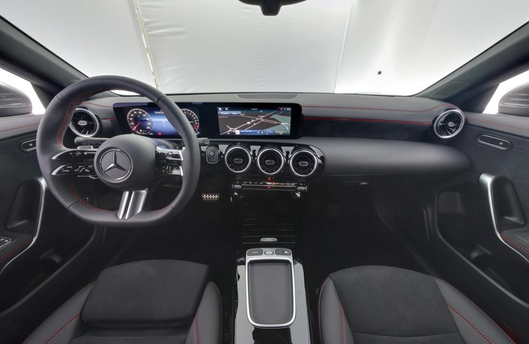 MERCEDES-BENZ CLA 2025