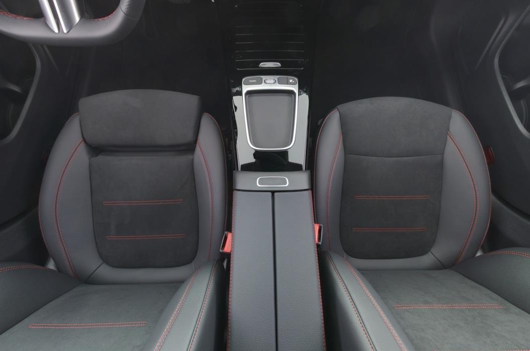 MERCEDES-BENZ CLA 2025