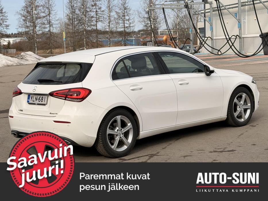 MERCEDES-BENZ A 2022