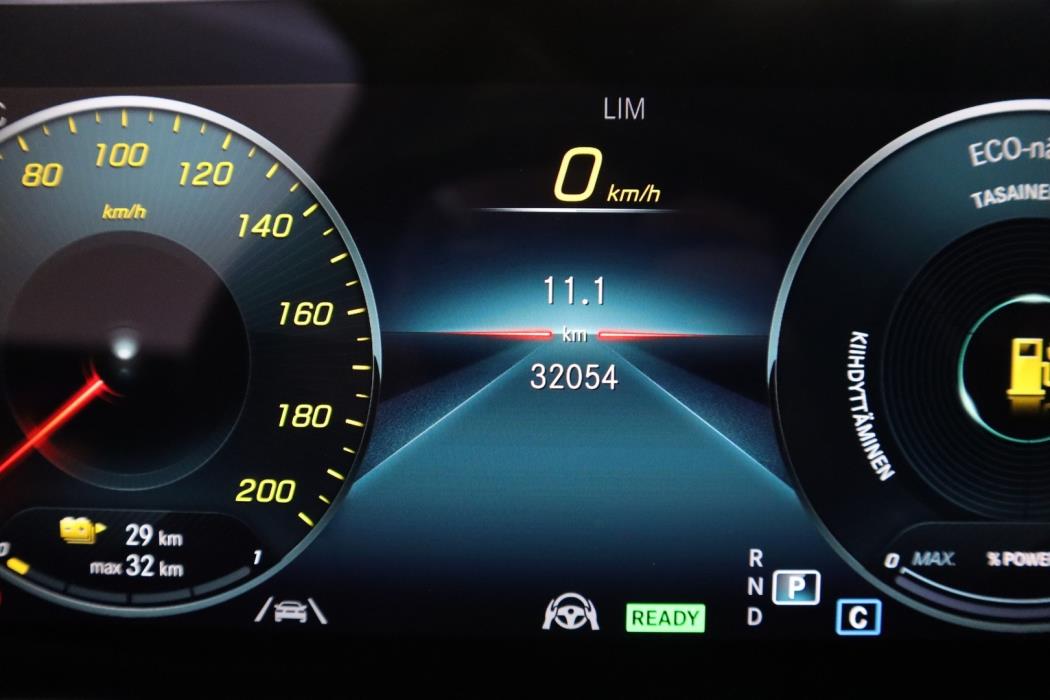 MERCEDES-BENZ EQB 2023