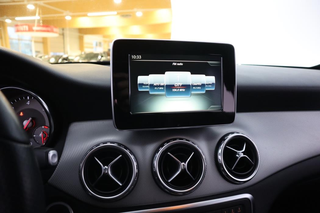 MERCEDES-BENZ GLA 2016