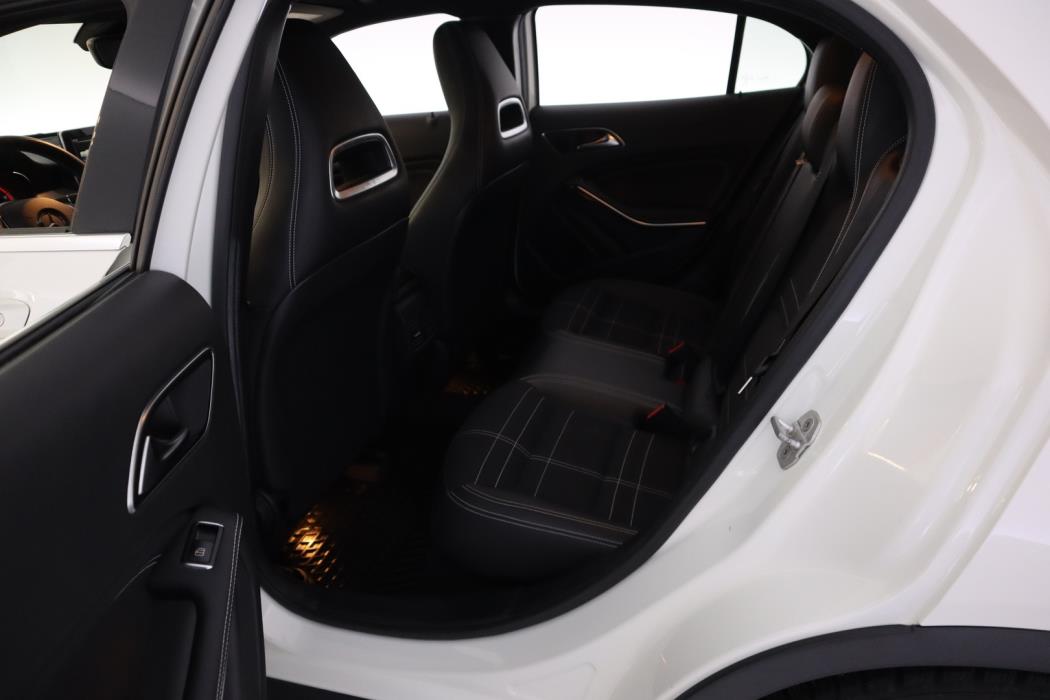 MERCEDES-BENZ GLA 2016