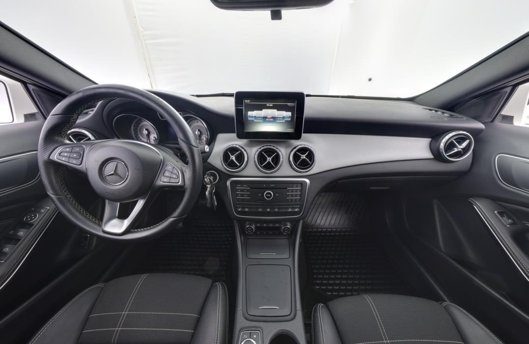 MERCEDES-BENZ GLA 2016