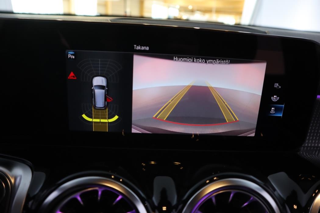 MERCEDES-BENZ EQB 2023