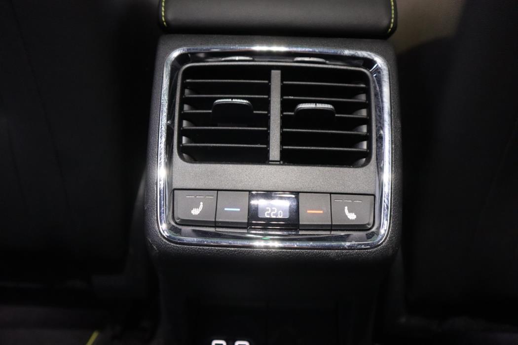 SKODA Enyaq 2025