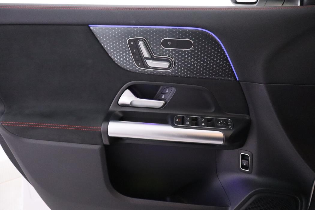 MERCEDES-BENZ EQA 2025