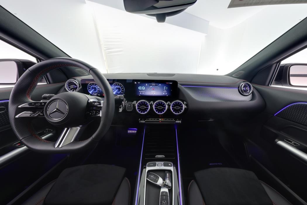 MERCEDES-BENZ EQA 2025