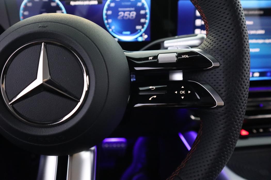 MERCEDES-BENZ GLB 2026
