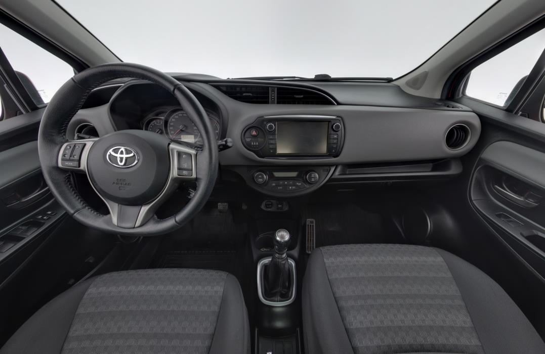 TOYOTA Yaris 2016