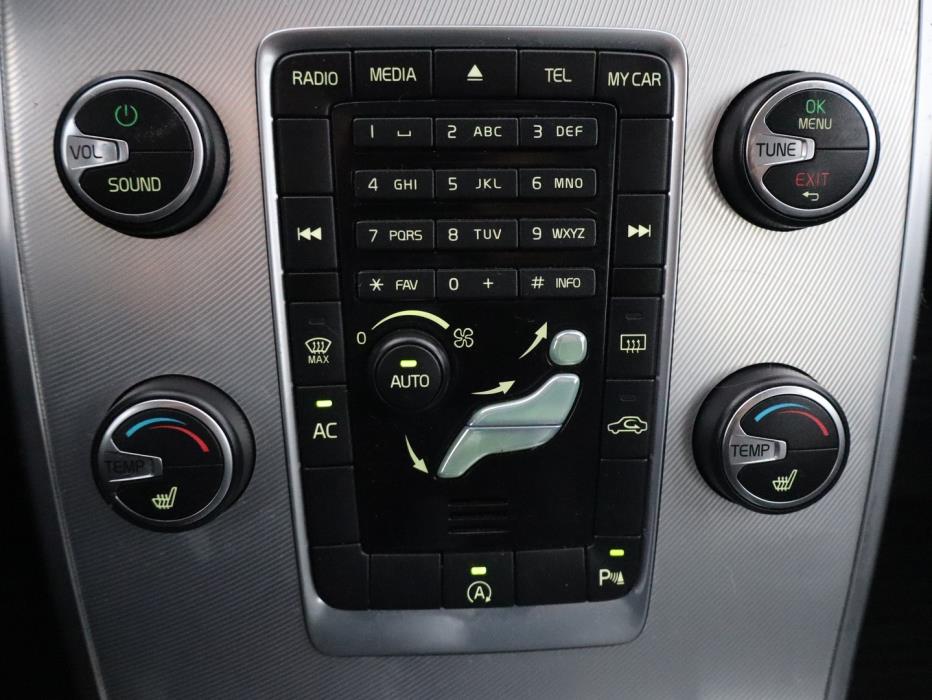 VOLVO V70 2012