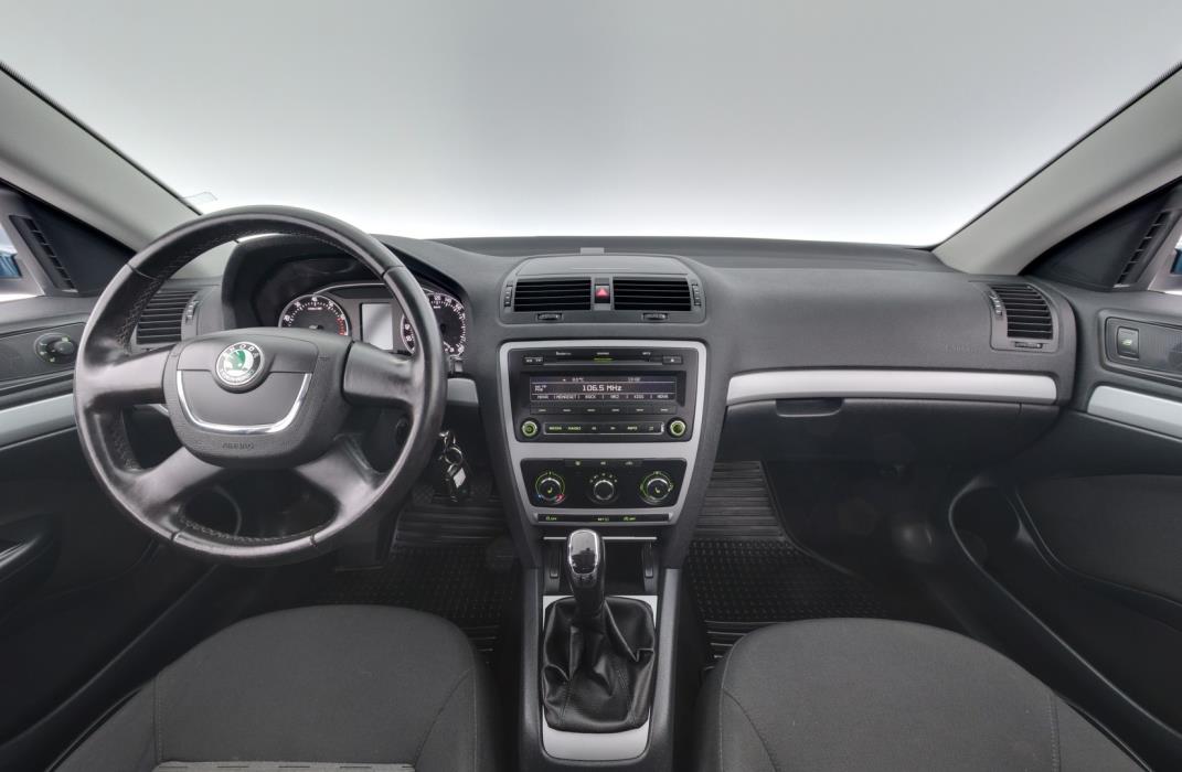 SKODA Octavia 2012