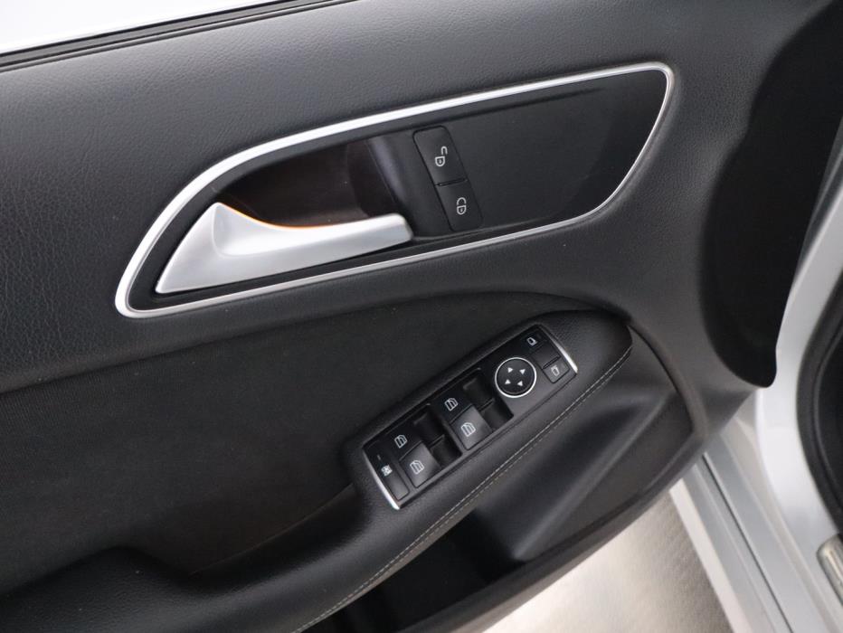 MERCEDES-BENZ B 2015