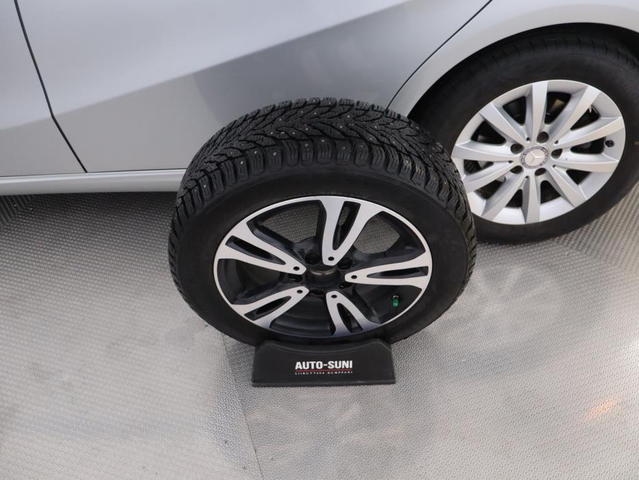 MERCEDES-BENZ B 2015