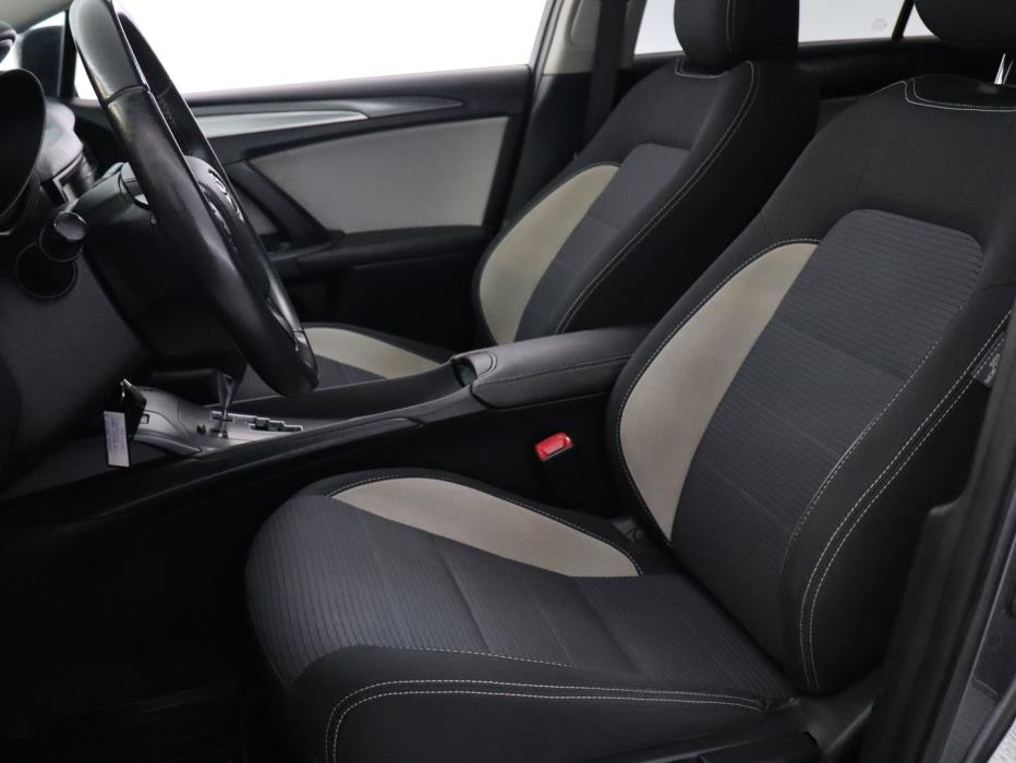 TOYOTA Avensis 2016