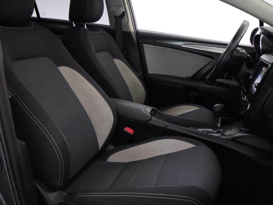 TOYOTA Avensis 2016