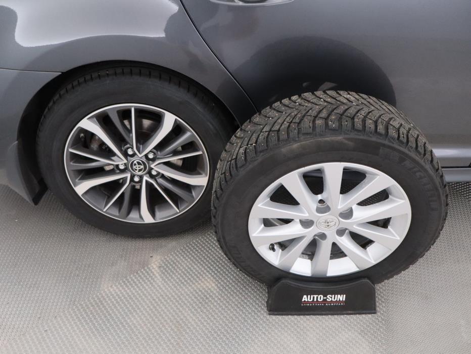 TOYOTA Avensis 2016