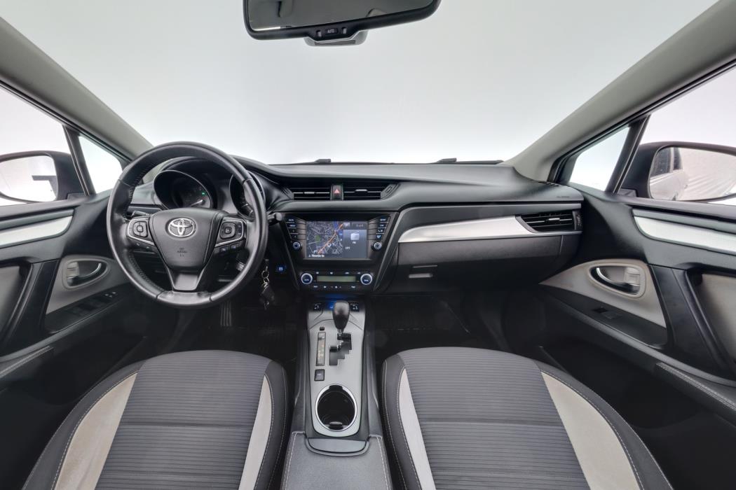 TOYOTA Avensis 2016