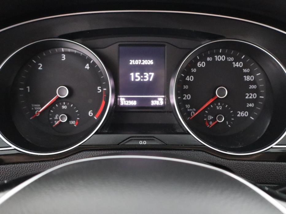 VOLKSWAGEN Passat 2014