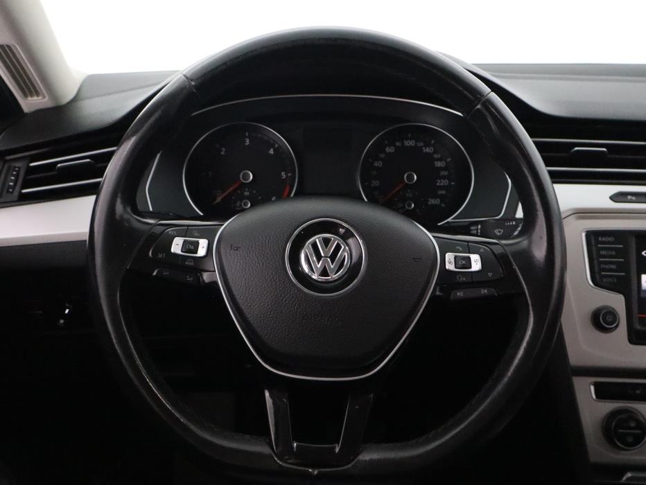 VOLKSWAGEN Passat 2014