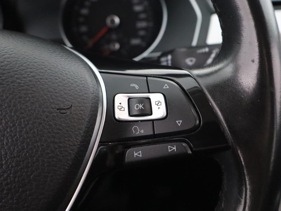 VOLKSWAGEN Passat 2014