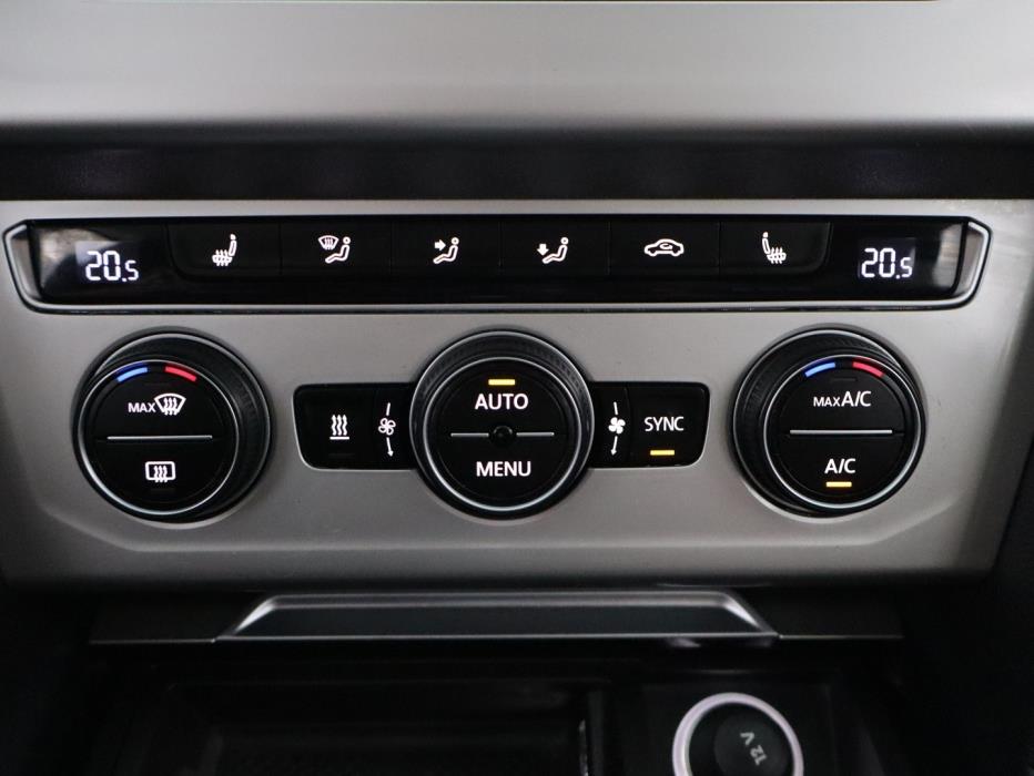 VOLKSWAGEN Passat 2014