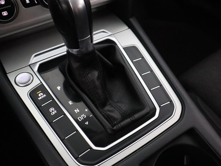 VOLKSWAGEN Passat 2014