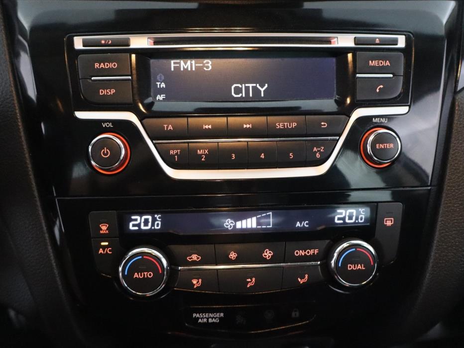 NISSAN Qashqai 2015