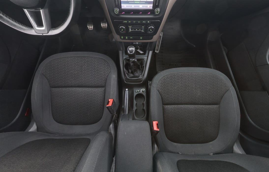 SKODA Yeti 2015
