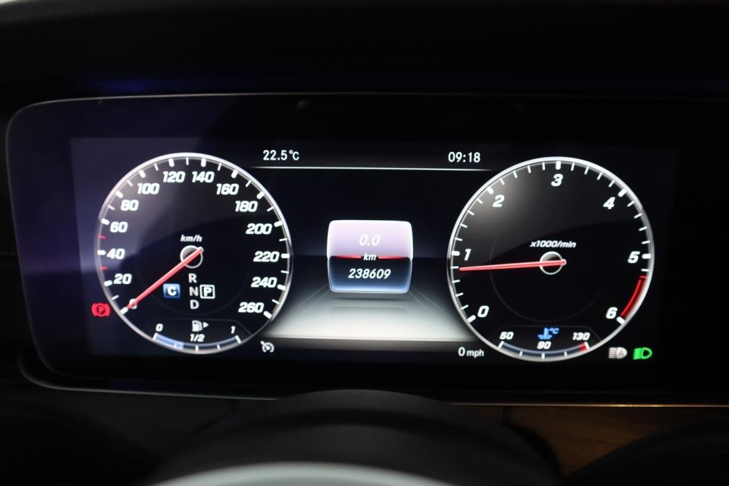 MERCEDES-BENZ E 2019
