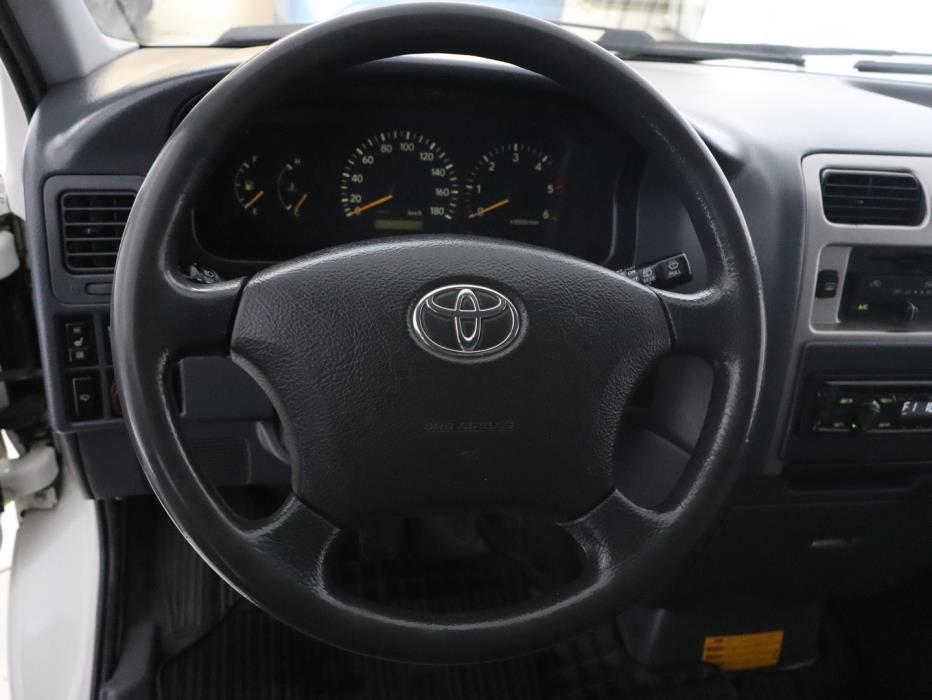 TOYOTA Hiace 2008