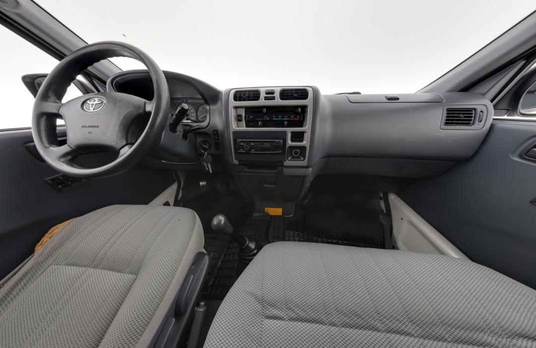 TOYOTA Hiace 2008