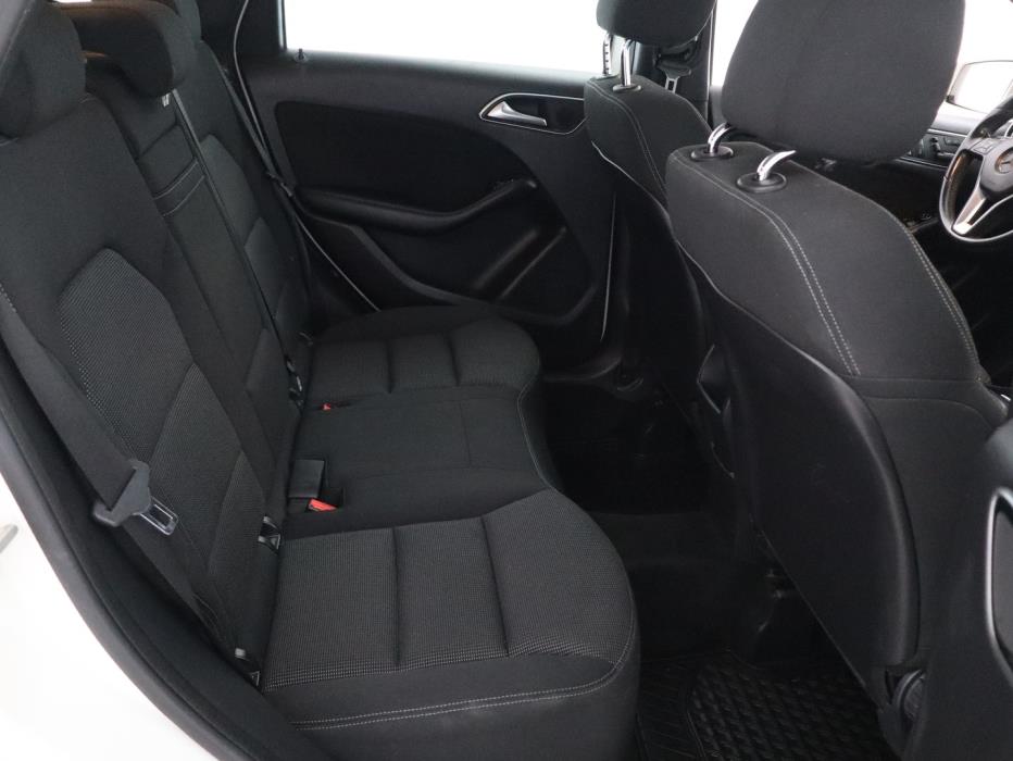 MERCEDES-BENZ B 2013