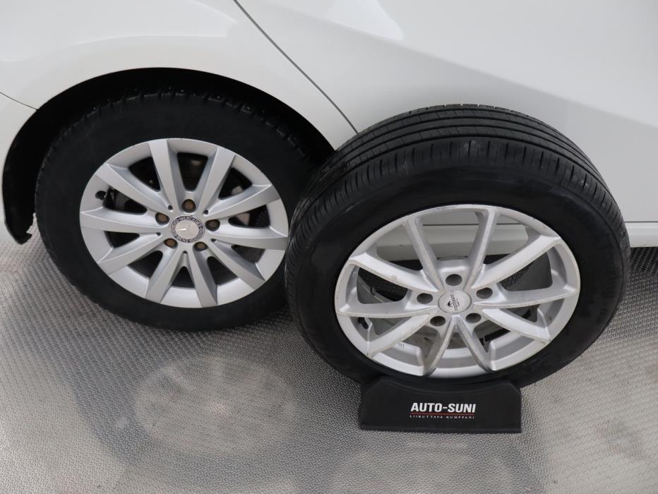 MERCEDES-BENZ B 2013