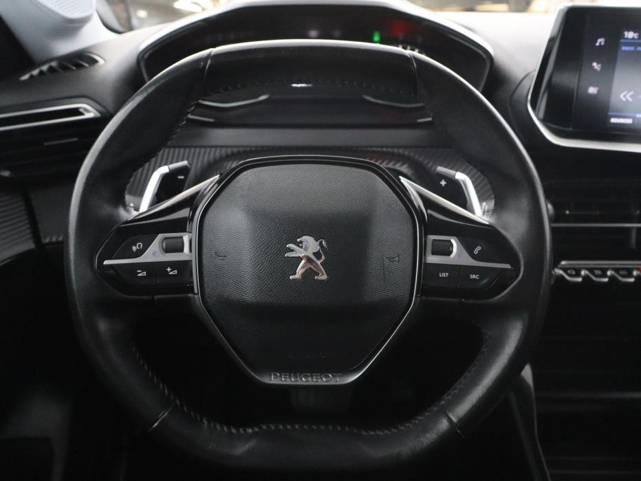 PEUGEOT 208 2020