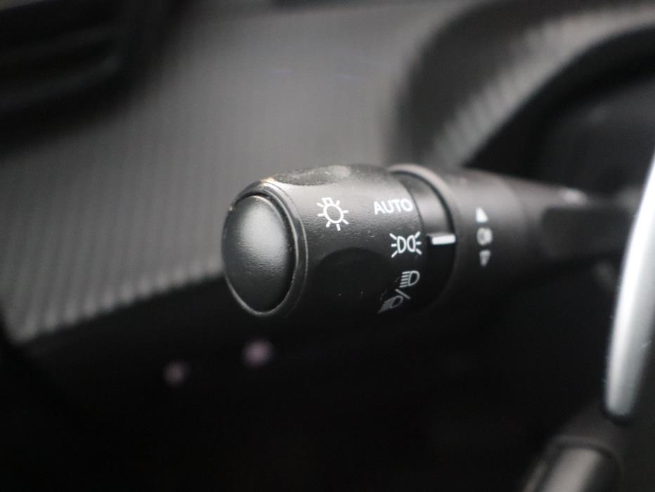 PEUGEOT 208 2020