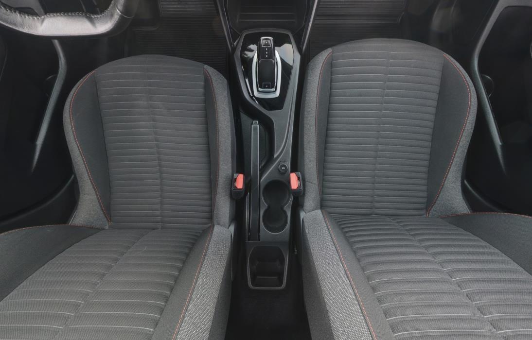 PEUGEOT 208 2020