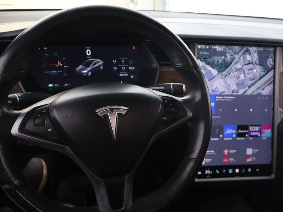 TESLA Model X 2018