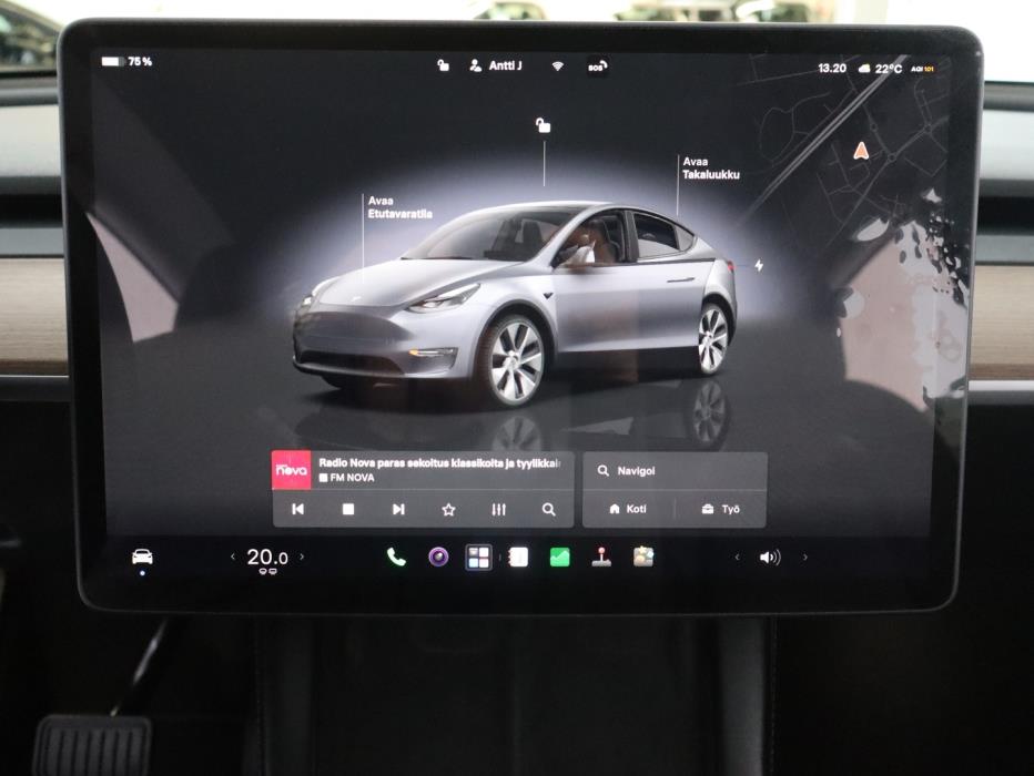 TESLA Model Y 2024