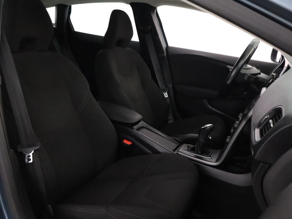 VOLVO V40 2014