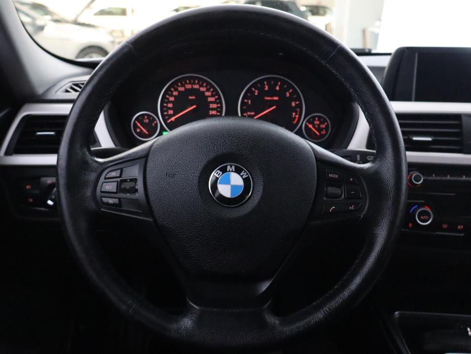BMW 320 2016