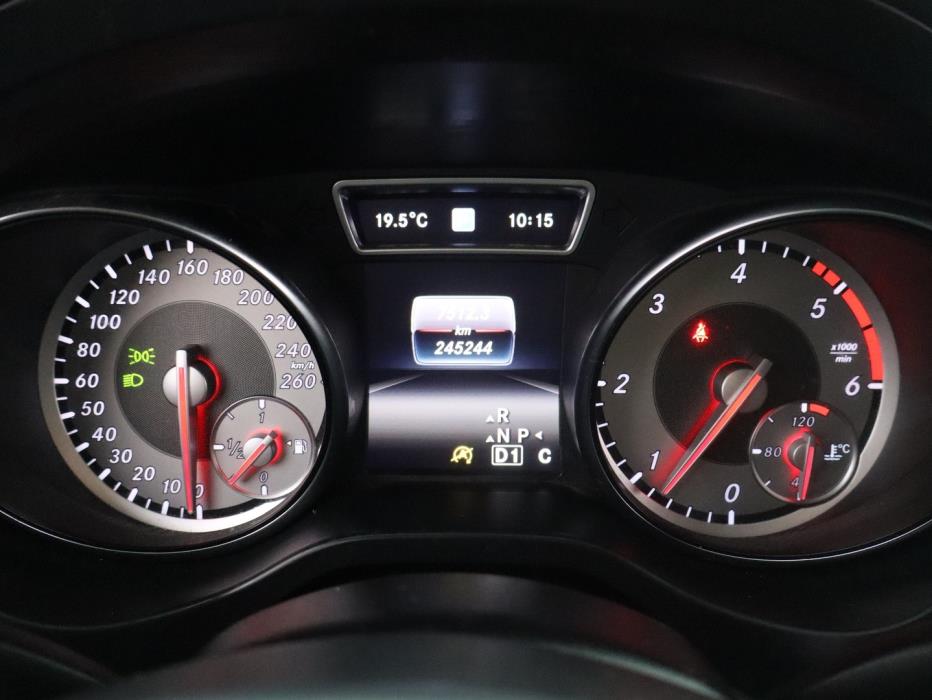 MERCEDES-BENZ CLA 2015