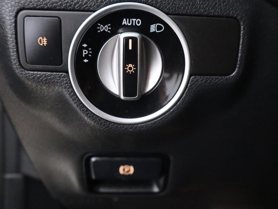 MERCEDES-BENZ CLA 2015