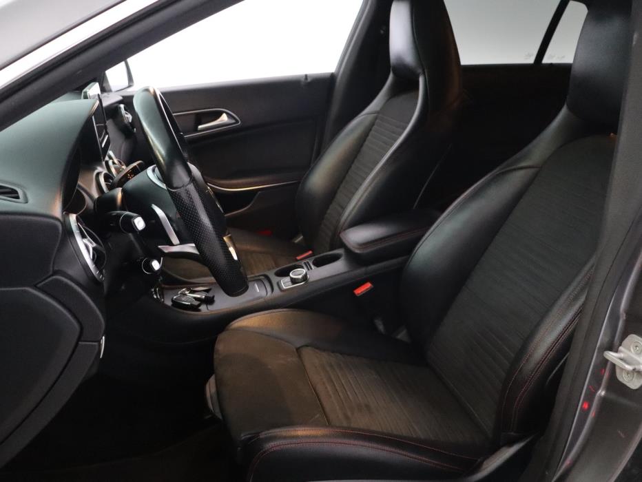 MERCEDES-BENZ CLA 2015