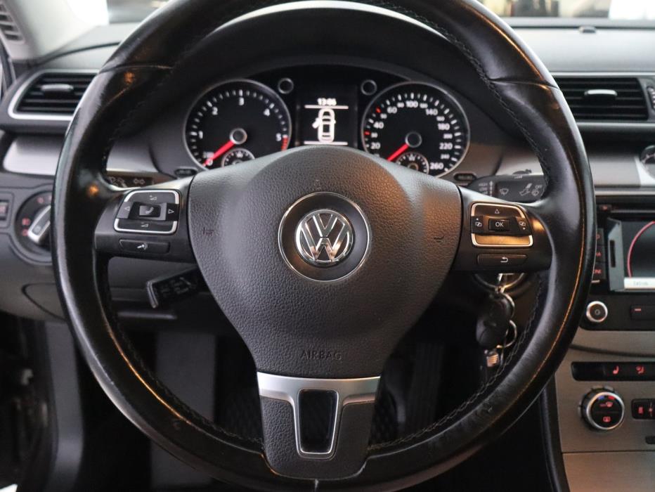 VOLKSWAGEN Passat 2014