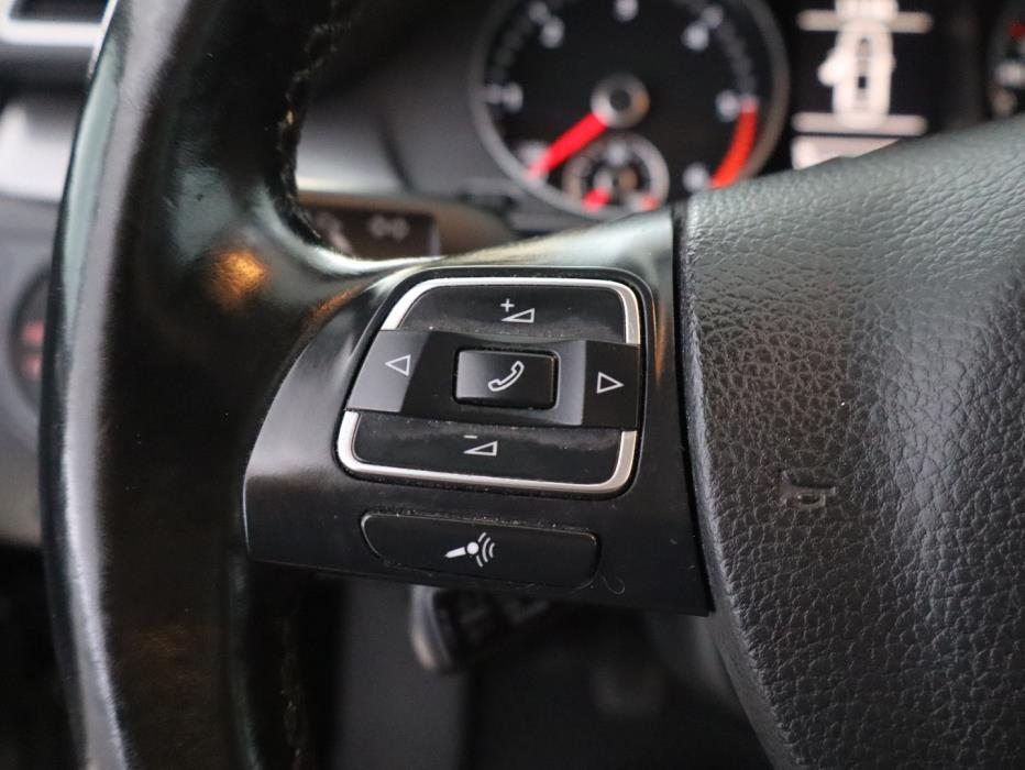 VOLKSWAGEN Passat 2014