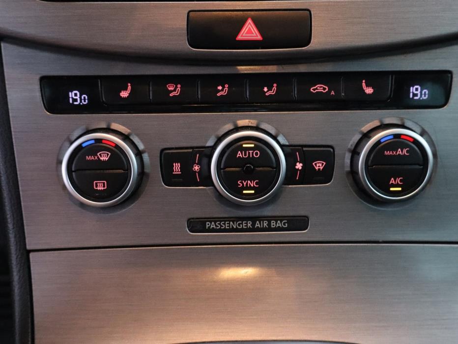 VOLKSWAGEN Passat 2014