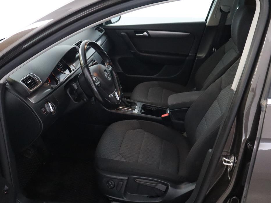 VOLKSWAGEN Passat 2014