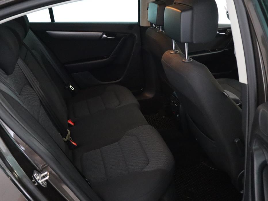 VOLKSWAGEN Passat 2014